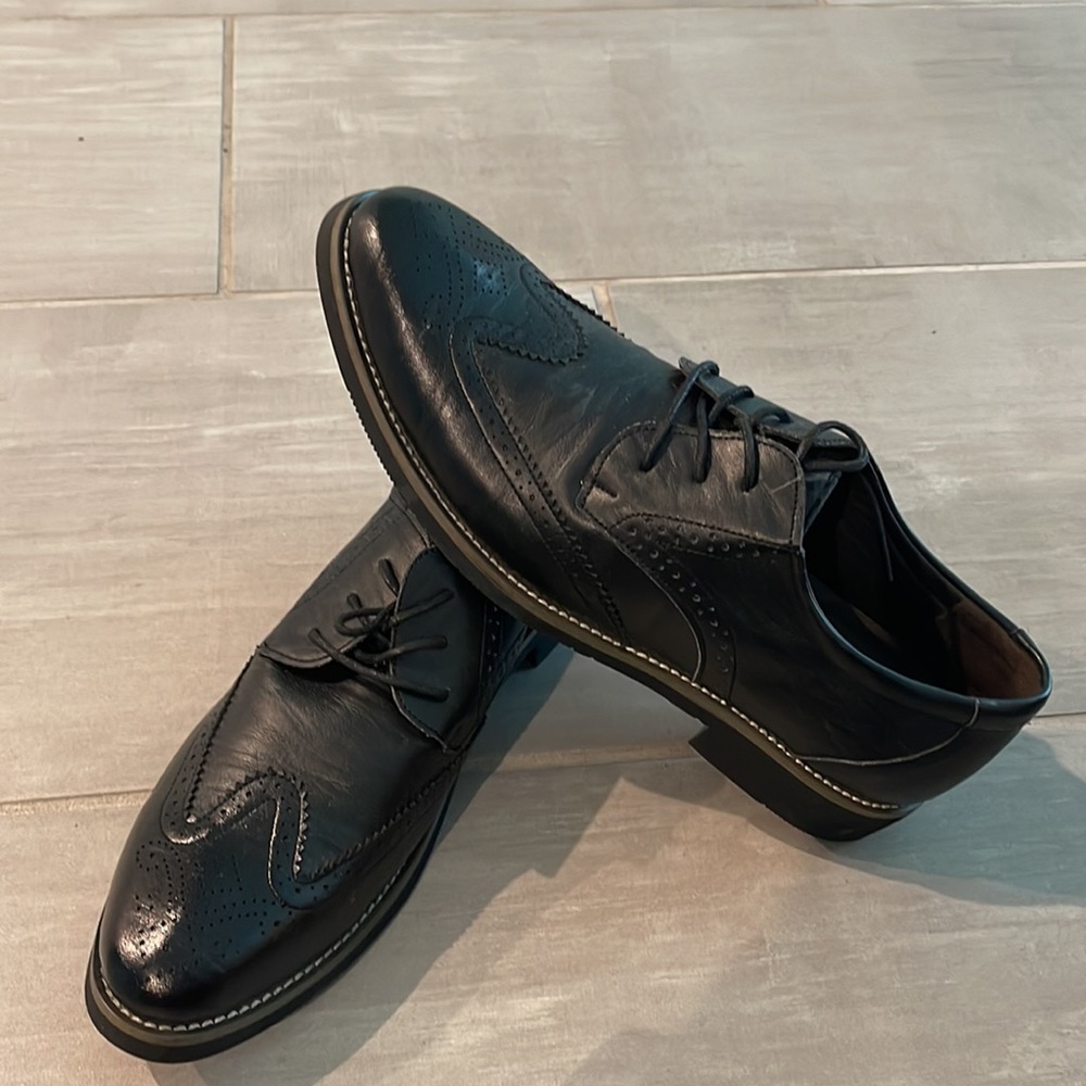 Dress wingtip shoes. Size 8. Black New very comfortable. - Picture 6 of 8